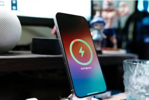 巴楚苹果15换屏服务分享用什么充电器给iPhone15充电更好 